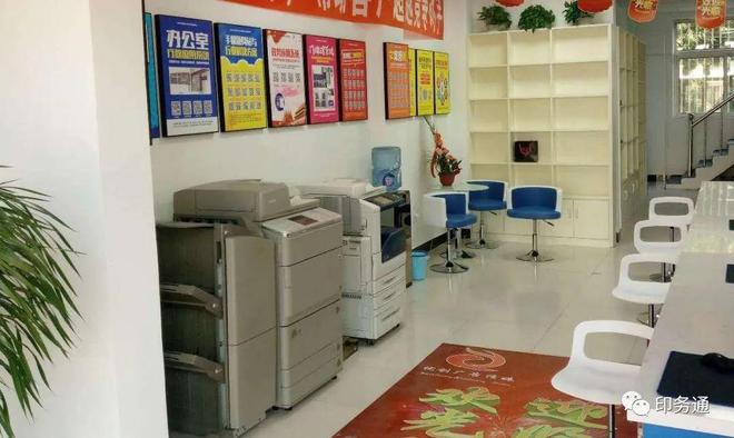 街邊廣告圖文店年入百萬 不銹鋼、噴繪與發(fā)光字成就財(cái)富密碼